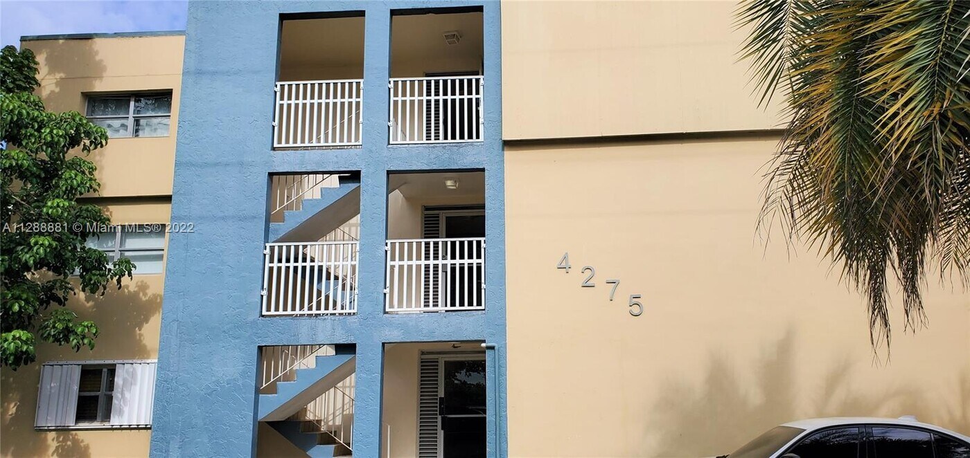4275 NW S Tamiami Canal Dr-Unit -2-108 in Miami, FL - Building Photo