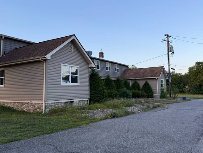 property at 881 Burlingham Rd