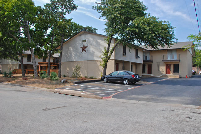 Willshire Manor in Euless, TX - Foto de edificio - Building Photo