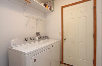 6028 Glenbrook Ln in Lincoln, NE - Foto de edificio - Building Photo