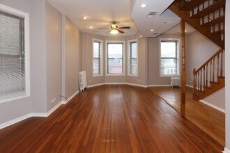 2202 W Belmont Ave, Unit 2F in Chicago, IL - Foto de edificio - Building Photo