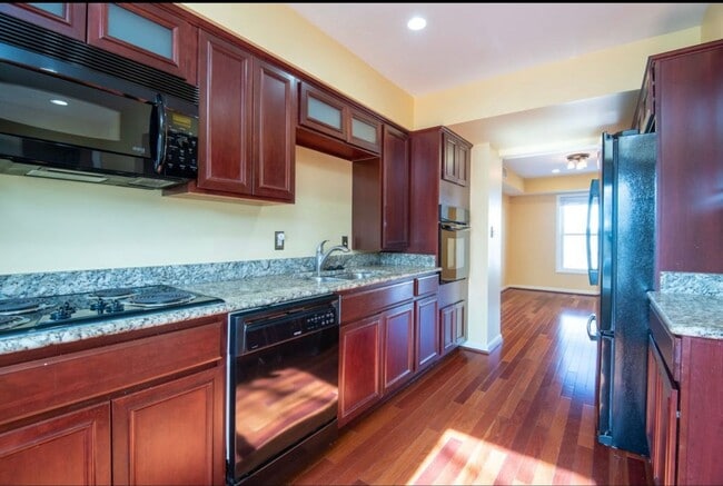 813 Floral Pl NW in Washington, DC - Building Photo - Building Photo