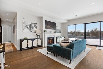 78 Church St, Unit 502 in Saratoga Springs, NY - Foto de edificio - Building Photo