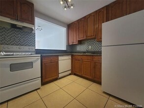 15225 NE 6th Ave in Miami, FL - Foto de edificio - Building Photo