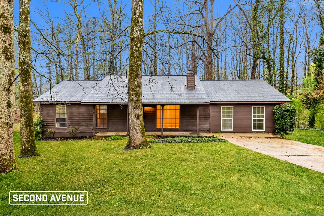 220 Hunt Ridge Dr in Stockbridge, GA - Building Photo