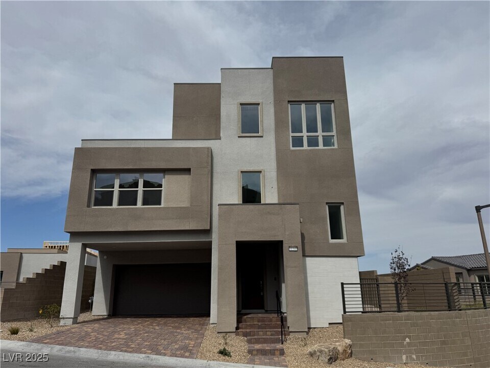 11540 Hawking Ave in Las Vegas, NV - Building Photo