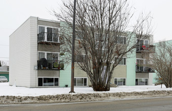 4015 26th Ave SW in Calgary, AB - Building Photo - Building Photo