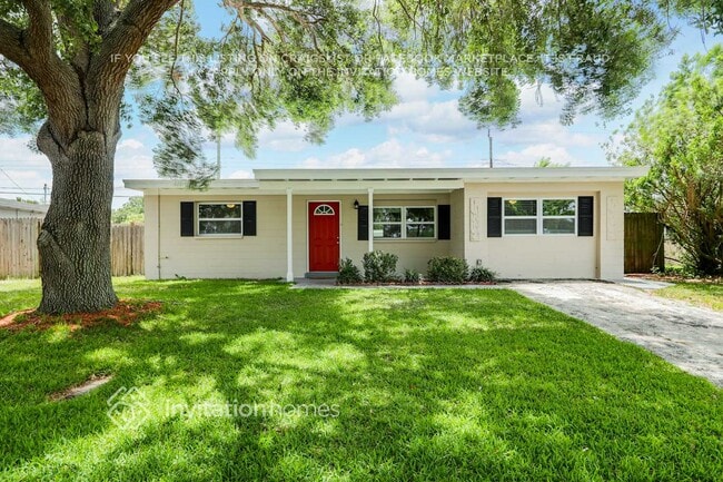 9449 Park Lake Dr in Pinellas Park, FL - Building Photo - Building Photo