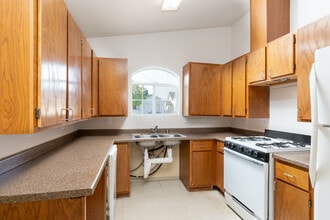 Rubin Heights in El Paso, TX - Foto de edificio - Interior Photo