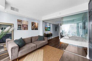 125 Yorkville Ave, Unit SI ID1316392P in Toronto, ON - Building Photo