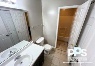 5917 Summerglen Ln in Atlanta, GA - Foto de edificio - Building Photo