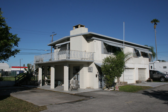 Lone Oak Park Lone Oak Park Lone Oak Park in Palmetto, FL - Building Photo - Building Photo