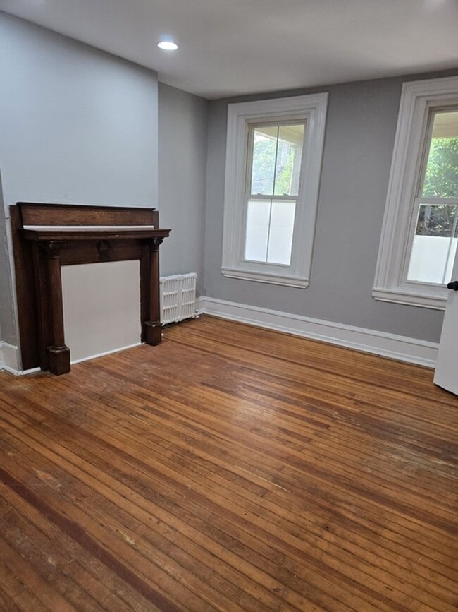 516 W Queen Ln in Philadelphia, PA - Building Photo - Building Photo