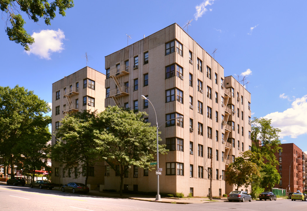 2260 Bronx Park East Apartments in Bronx, NY - Foto de edificio