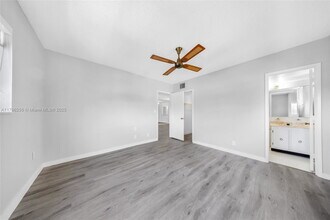 257 S Cypress Rd in Pompano Beach, FL - Building Photo - Building Photo