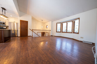 8514 Underwood Ln N in Maple Grove, MN - Building Photo - Building Photo