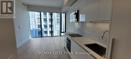 8-4508 Cumberland St in Toronto, ON - Building Photo - Building Photo