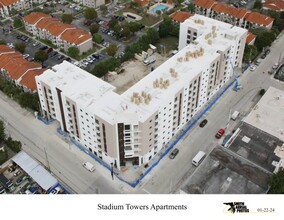 Miami Stadium Apartments in Miami, FL - Foto de edificio - Building Photo