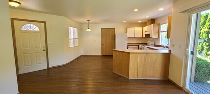 733-735-735 Peterson Rd in Burlington, WA - Building Photo - Building Photo