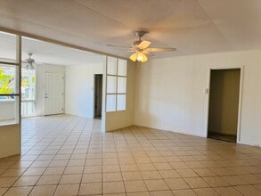 130 Ulupa St in Kailua, HI - Building Photo - Building Photo