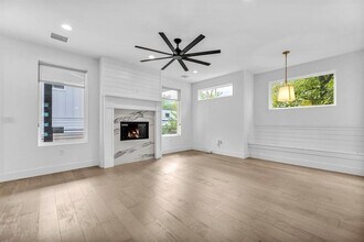 2405 E 11th St in Austin, TX - Foto de edificio - Building Photo