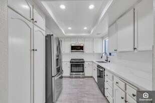 7239 Balboa Blvd in Van Nuys, CA - Building Photo