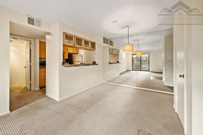 941 Calle Mejia, in Santa Fe, NM - Building Photo - Building Photo