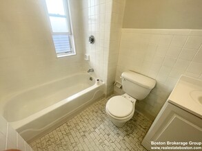 22 Howell St, Unit 3 in Boston, MA - Foto de edificio - Building Photo
