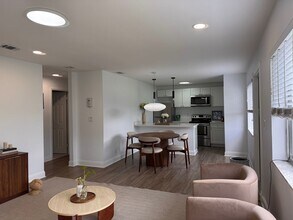 816 Tiffany Dr W in West Palm Beach, FL - Building Photo - Building Photo