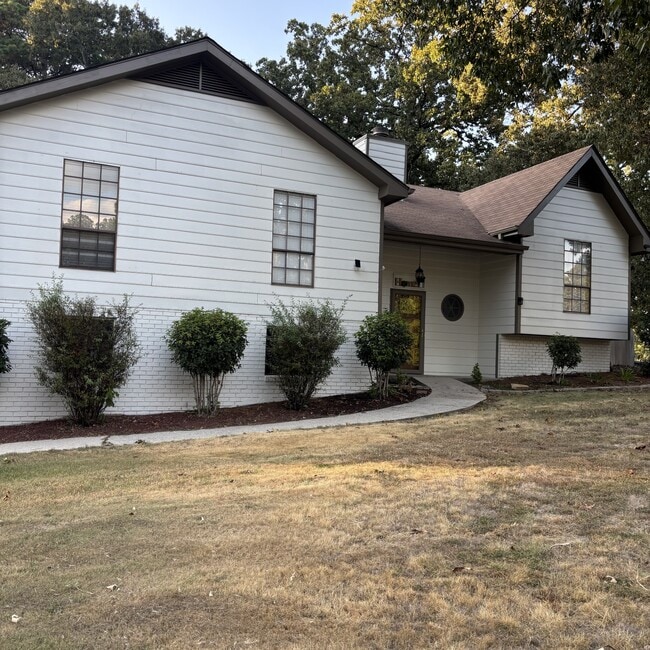 property at 1220 Tahiti Cir