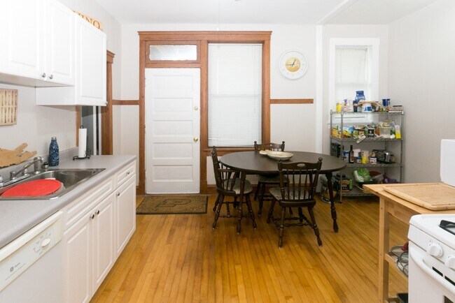 3606 W Grace St, Unit 2 in Chicago, IL - Building Photo - Building Photo