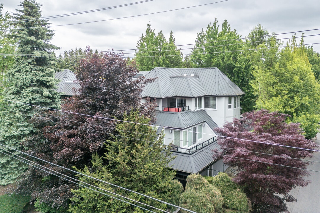 2700 Mccallum Rd in Abbotsford, BC - Building Photo