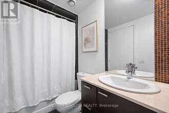 375 King St W in Toronto, ON - Building Photo - Building Photo