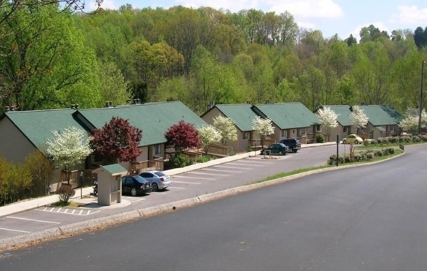 The Summit Apartments in Morristown, TN - Building Photo