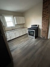 217 N West Ave in Freeport, IL - Building Photo - Building Photo