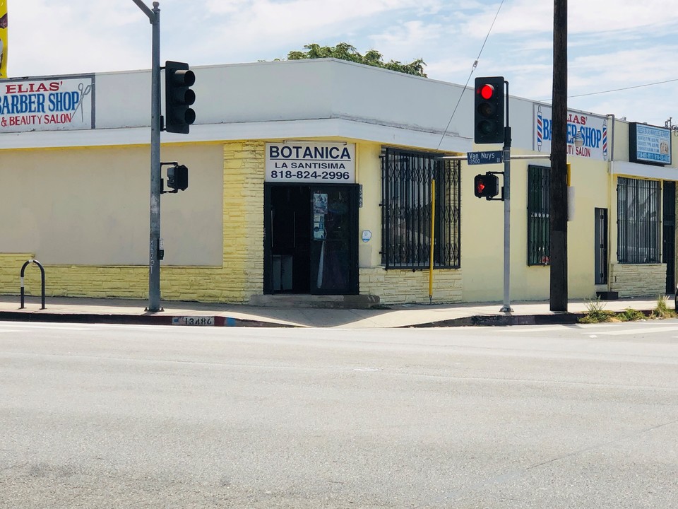 10564 Kewen Ave in Pacoima, CA - Building Photo