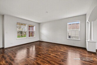 631 Yoakum Blvd in Oswego, IL - Foto de edificio - Building Photo