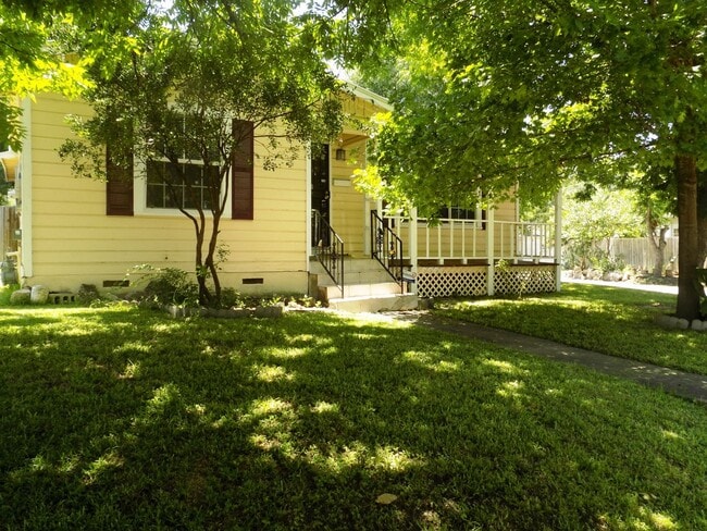 property at 636 W Norwood Ct