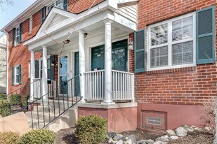 1508 E Swan Cir, Unit 1508 in Brentwood, MO - Building Photo