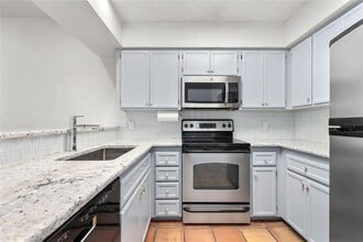 1501 Barton Springs Rd in Austin, TX - Foto de edificio - Building Photo