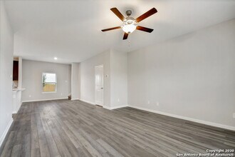 9107 Bennett Frst in Converse, TX - Building Photo - Building Photo