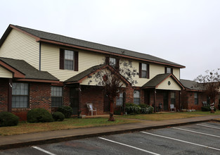 Heritage Villas Apartments in Hamilton, GA - Foto de edificio - Building Photo