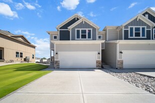 22921 W 72nd Terrace, Unit Middle in Shawnee, KS - Building Photo