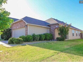 325 Wolf Mountain Ln in Fort Worth, TX - Building Photo