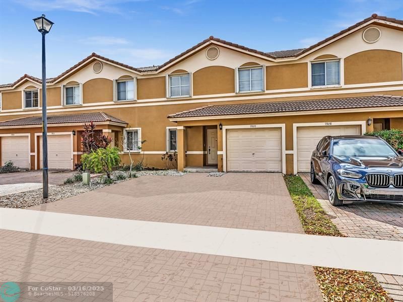 9920 NW 19th Pl in Sunrise, FL - Building Photo