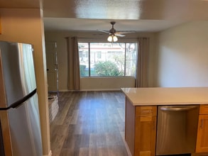 2977 Mendoza Dr in Costa Mesa, CA - Foto de edificio - Building Photo