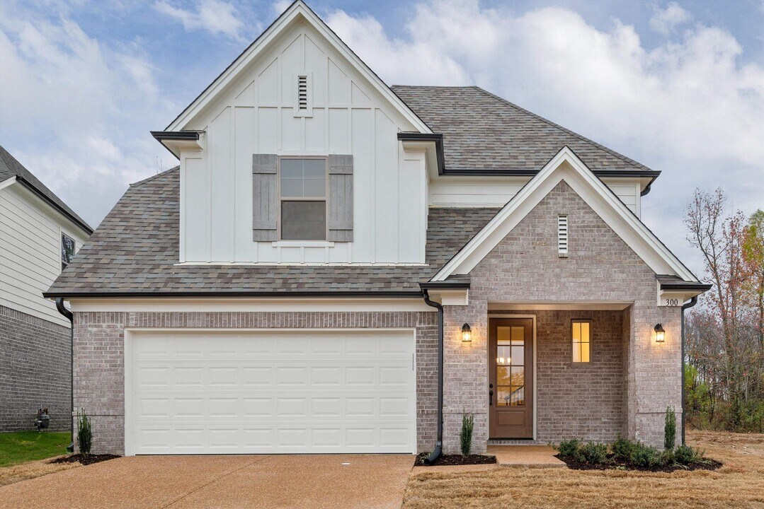 300 Maple St in Oakland, TN - Building Photo