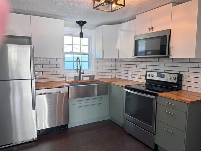 41 Groton St in Pepperell, MA - Building Photo - Building Photo