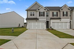 334 Sound Cir in Stockbridge, GA - Building Photo