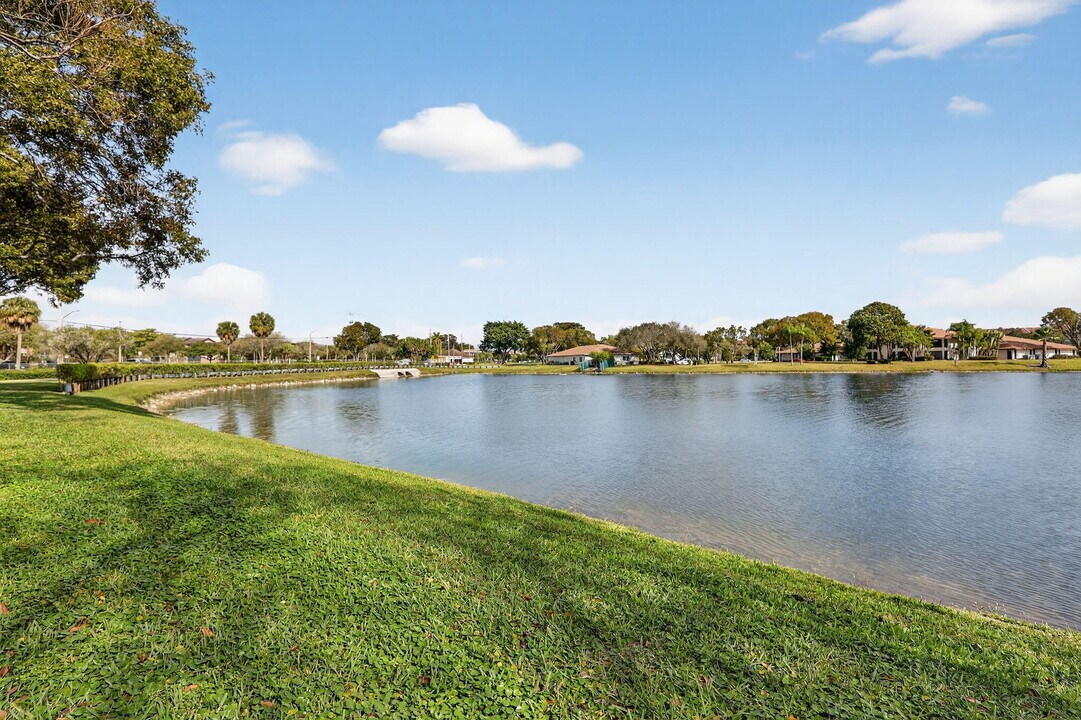 1251 SW 134th Way in Pembroke Pines, FL - Building Photo